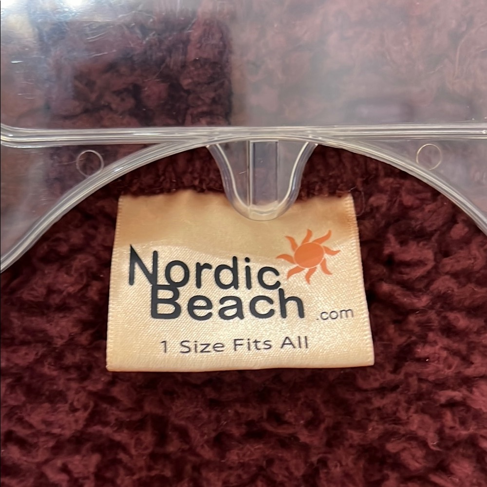 Nordic Beach Burgundy Teddy Jacket with Plush Texture and Oversized Fit - Picture 2 of 8